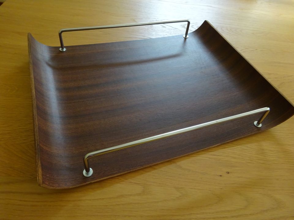 2 Servier-Tabletts von der Fa. Zassenhaus, Holz mit Metallgriffen in Preetz