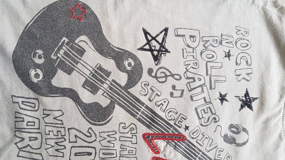 Jungen Shirt Rock n Roll Piraten Musik grau Gr. 134 140 in Bonn