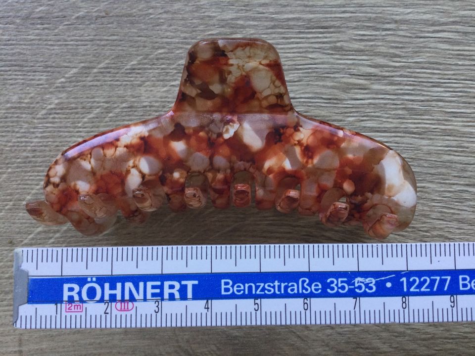 **TOP** Haarspange aus Kunststoff, Farbe: rot gemustert (8,5cm) in Berlin