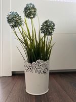 Kunstblumen mit dazugehöriger Vase Niedersachsen - Braunschweig Vorschau