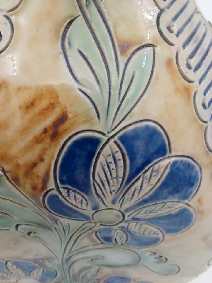 Vase aus Keramik, wunderschön handbemalt, Relieftechnik in Gummersbach