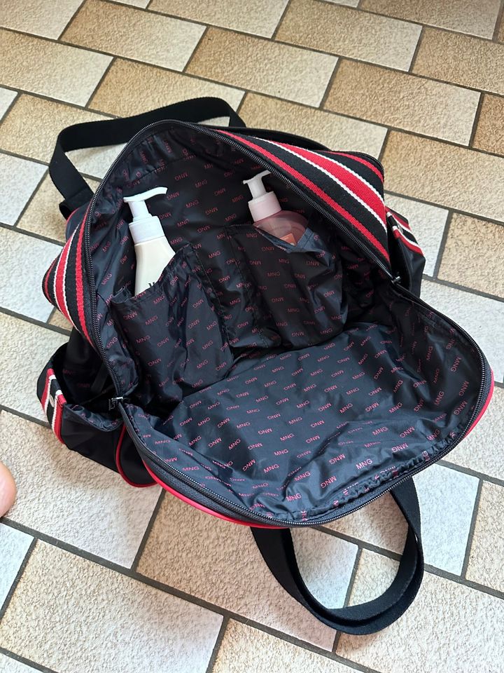 Sporttasche, Weekender, Tasche fürs Gym, schwarz von Mango in Straubing