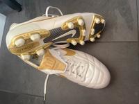 Nike Air Legend FG Weiß/Gold Gr. 45 Baden-Württemberg - Waldshut-Tiengen Vorschau