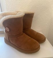 UGG „Bailey Button II „ Mädchen Boots 34 TOP Niedersachsen - Hildesheim Vorschau