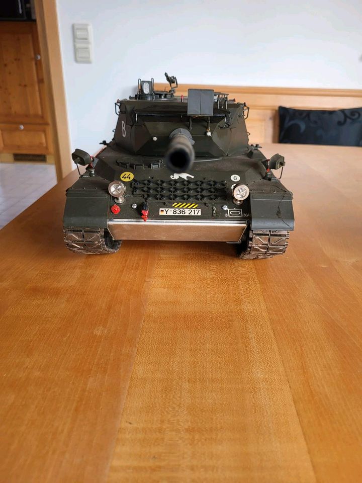 Tamiya Leopard 1 A4 Panzer Modell 1:16 Vitrinen Modellbau in Merkendorf