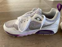 Nike Air Schuhe Größe 37.5 Weiß, Lila, Silber Rheinland-Pfalz - Annweiler-Queichhambach Vorschau