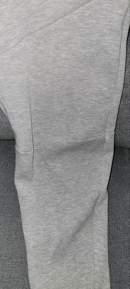 Nike Tech Fleece Anzug (Jacke und Hose) Gr. XS in Hainburg