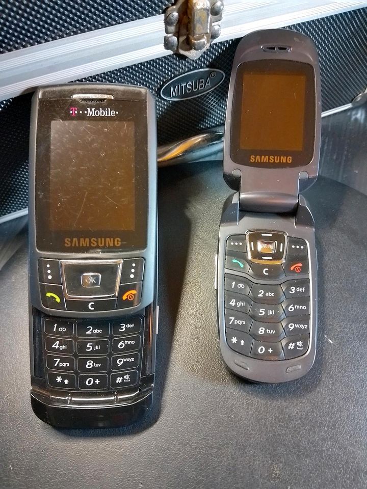 2 x Samsung Handys ( Retro aber top Zustand) in Uedem