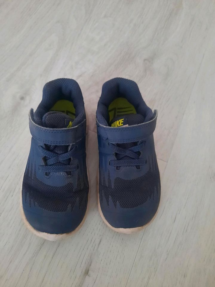 Nike sneaker gr. 25 Turnschuhe in Weißenfels