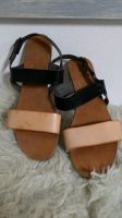 Leder Sandalen Riemchen Sommerschuhe Gr 38 beige schwarz Nordrhein-Westfalen - Soest Vorschau