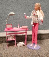 Barbie Puppe Arztset Arzttisch und Schminktisch Stuhl Niedersachsen - Wathlingen Vorschau