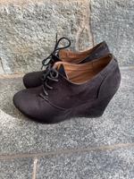 Schwarze Pumps mit 9,5 cm Keilabsatz Gr. 39 Kr. Dachau - Dachau Vorschau