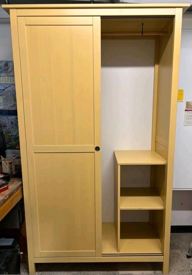 Kleiderschrank Hemnes Ikea Holz B 120 x H 197 cm in Erlangen