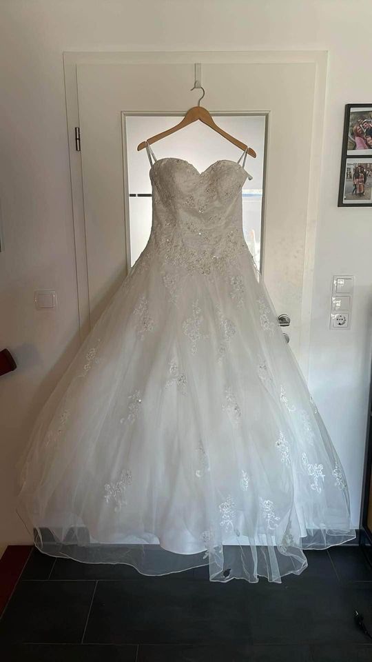 Wunderschönes Prinzessinnen Hochzeitskleid Brautkleid in Duisburg