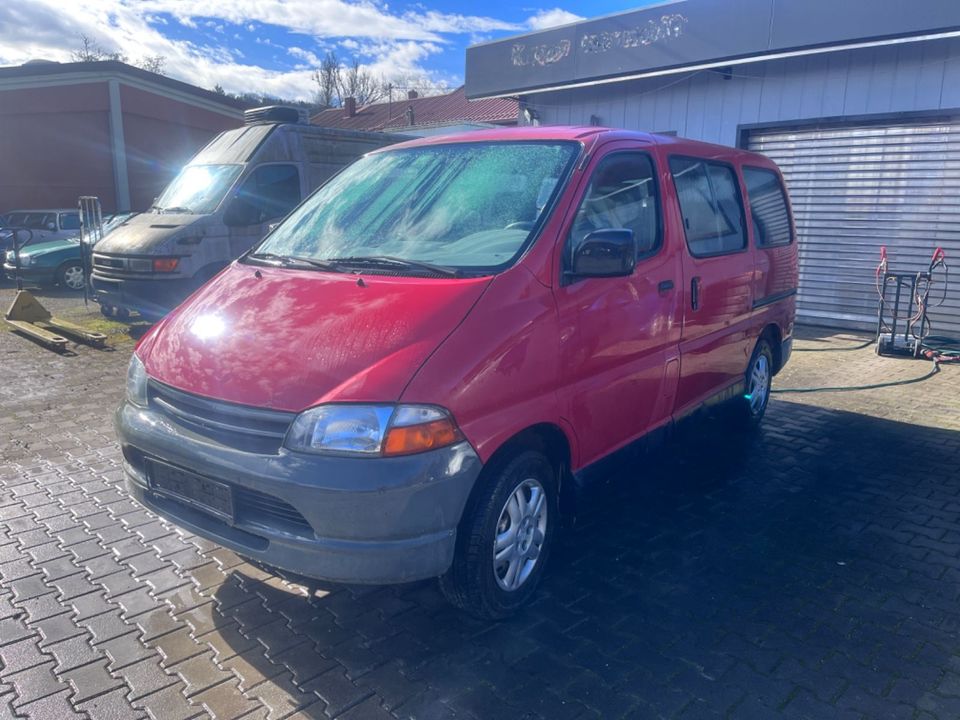 Toyota Hiace Glas/Klima/6-Sitzer in Schwäbisch Gmünd