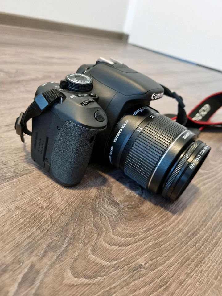 Spiegelreflexkamera Canon EOS 600D mit Tasche in Neuenstadt
