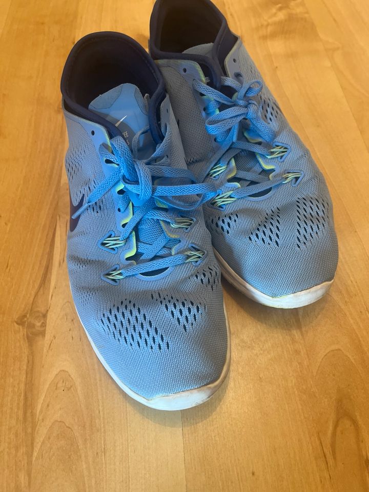 Nike Free US 10,5 blau Laufschuhe Sneaker 41/42 in Hamburg