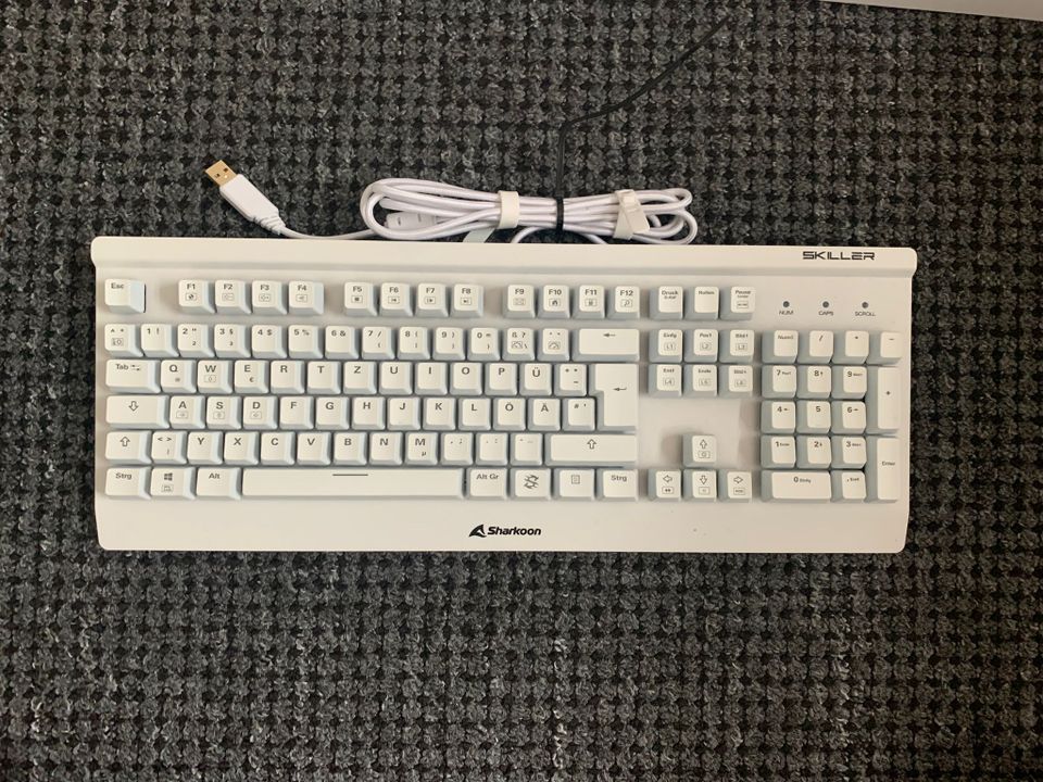 Sharkoon SKILLER SGK3 White Blaue Keys RGB Tastatur in Bonn