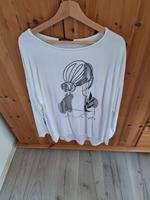 süße Bluse, Tredy, Gr.2, weiß, top Zustand, Frauenmotiv, silber Bayern - Schwandorf Vorschau