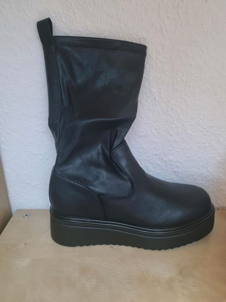 Neue Plateau-Boots Plattform-Stiefel Blockabsatz ungefüttert in Nürtingen