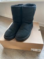 Damen UGG Boots Classic Short II black Gr. 42 Herbst Winter Kiel - Holtenau Vorschau