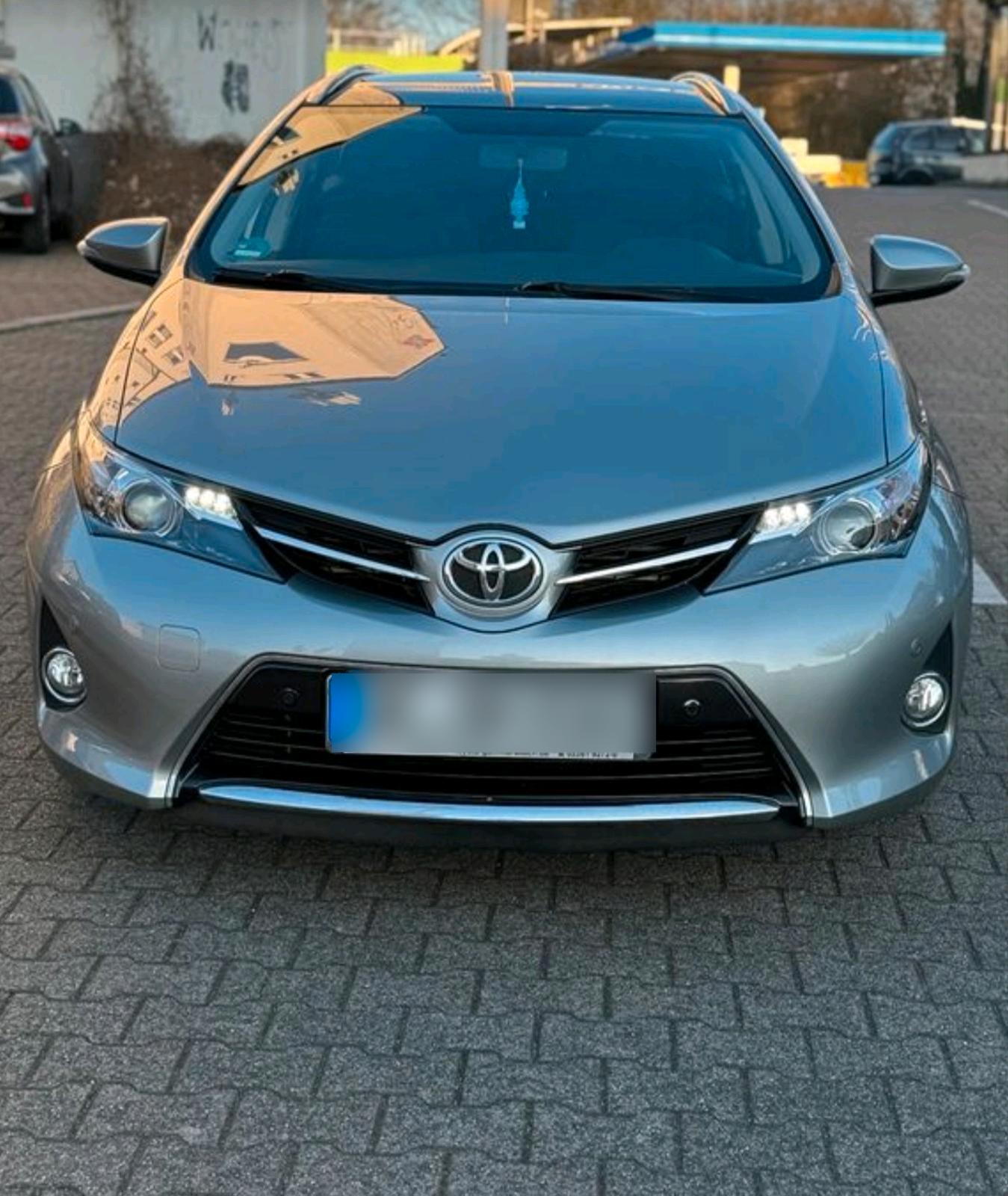 Abbildung des Autos Toyota Auris 2.0 D-4D Sp…
