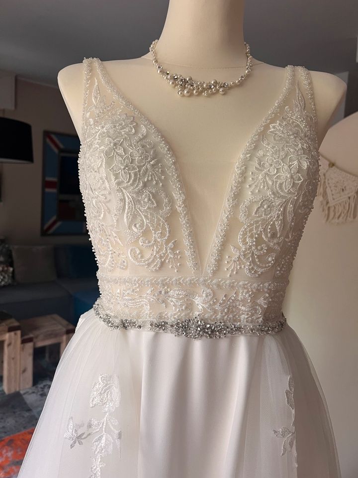 Abnehmbarer Überrock für Brautkleid in ivory in Recklinghausen