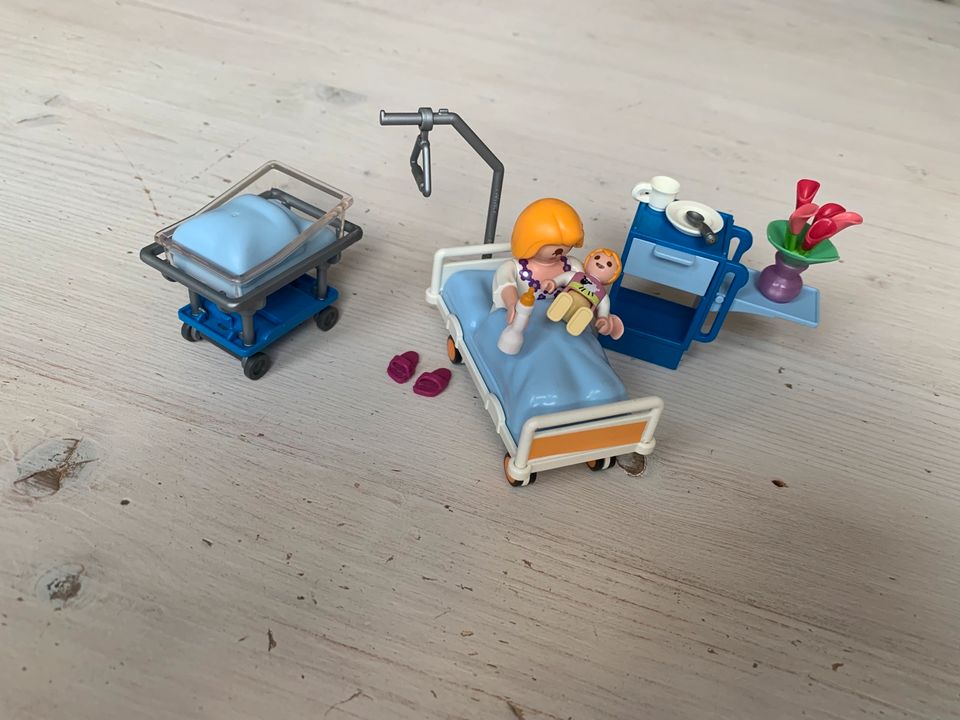 Playmobil Krankenhaus-Zimmer Mutter Baby Babybett in Frankfurt am Main