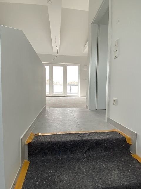 Große Maisonette-Wohnung mit 5 Schlafzimmern, 2 Bäder, Balkon + Dachterrasse + Gäste-WC in Duisburg