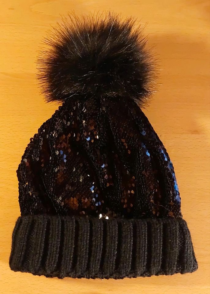 Mütze Beanie schwarz Glitzer je 5€ in Leer (Ostfriesland)