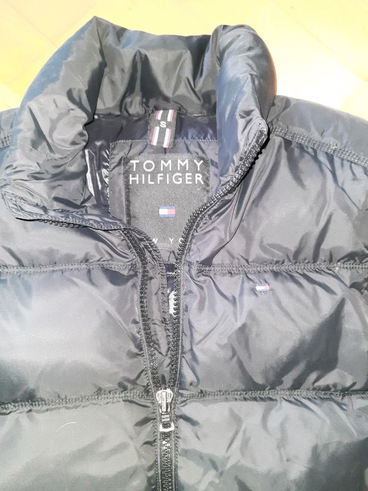 Herren Weste Steppweste Gr. S Tommy Hilfiger in Südbrookmerland