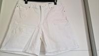 Jeansshorts mit Stickerei Sachsen - Klipphausen Vorschau