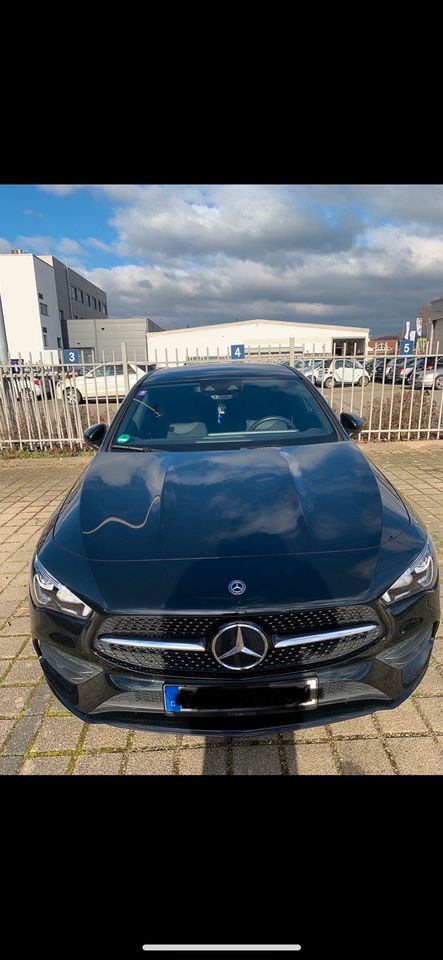 Mercedes Benz CLA Coupé schwarz AMG Line in Denzlingen