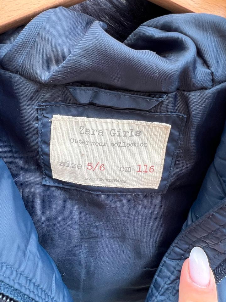 Zara Steppweste Kapuze Fell Übergangsjacke Jacke blau 110/116 in Mörfelden-Walldorf