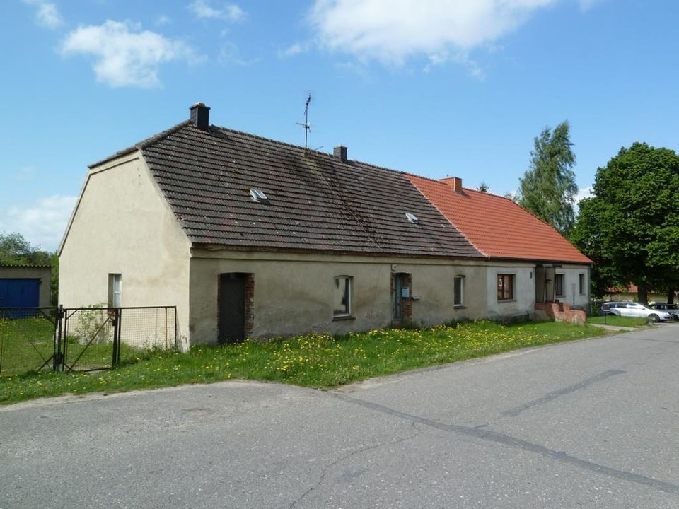 ** Schnäppchenhaus ** Doppelhaushälfte mit großem Grundstück und Nebengelass wartet auf Ihre Ideen! in Möllenhagen