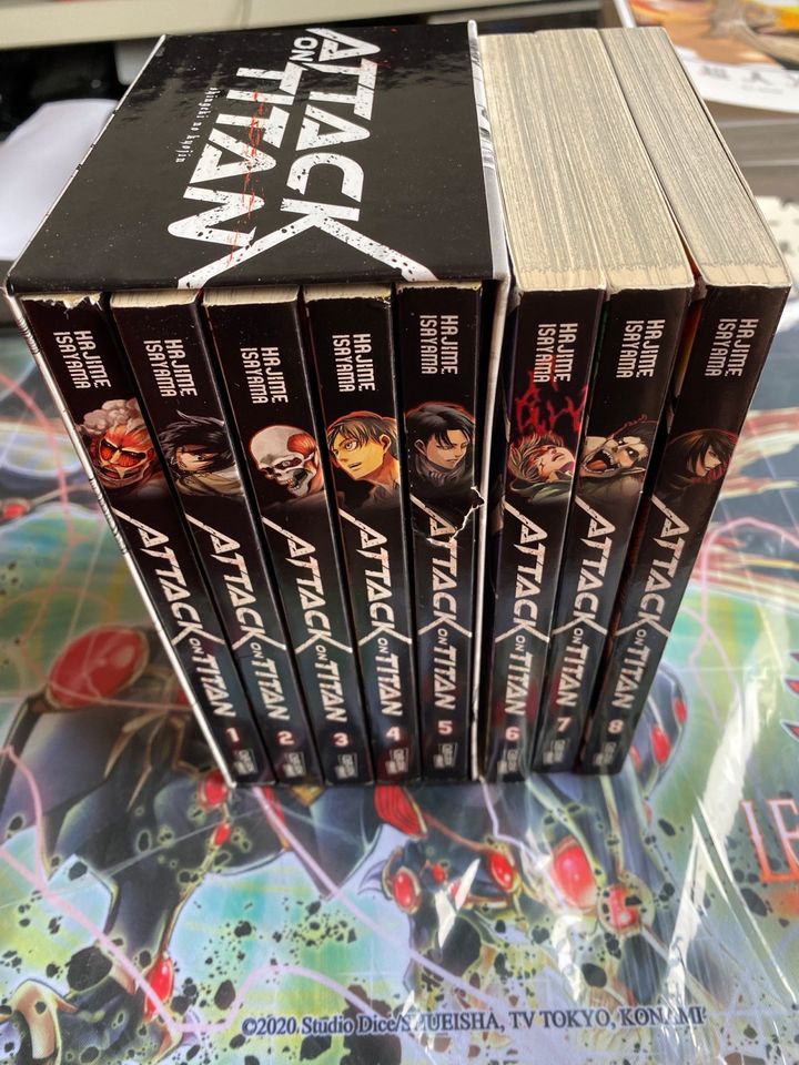 Attack on Titan Manga Sammelschuber 1-5 + Bände 6,7,8 in Greifswald