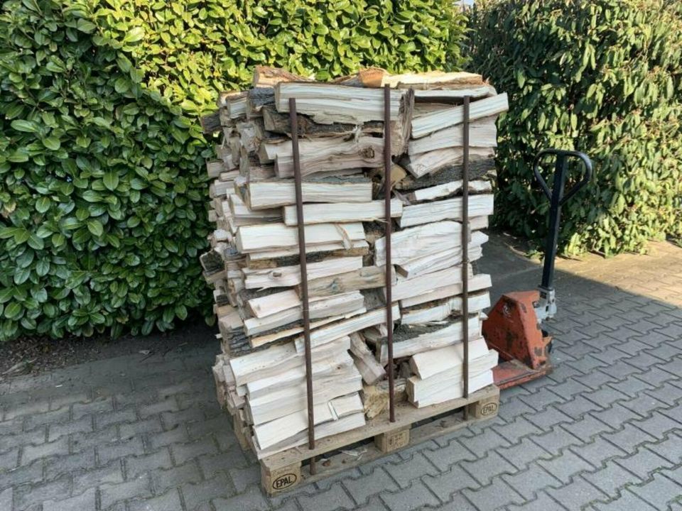 Preiswerte Kaminholz Stapelboxpalette in Nünchritz