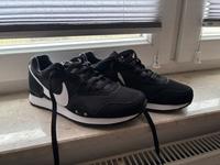 Nike Turnschuhe 38,5 Rostock - Schmarl Vorschau