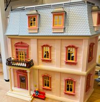 Playmobil Dollhaus mit Licht, Treppe und Zubehör Nordrhein-Westfalen - Sankt Augustin Vorschau