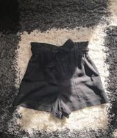 Kurze Hose H&M schwarz XS hoher Bund Gürtel Schleife Niedersachsen - Hambergen Vorschau