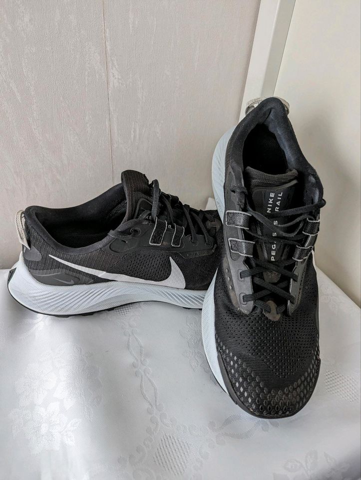 Nike Pegasus Trail Gr. 45, schwarz/weiß in Duisburg