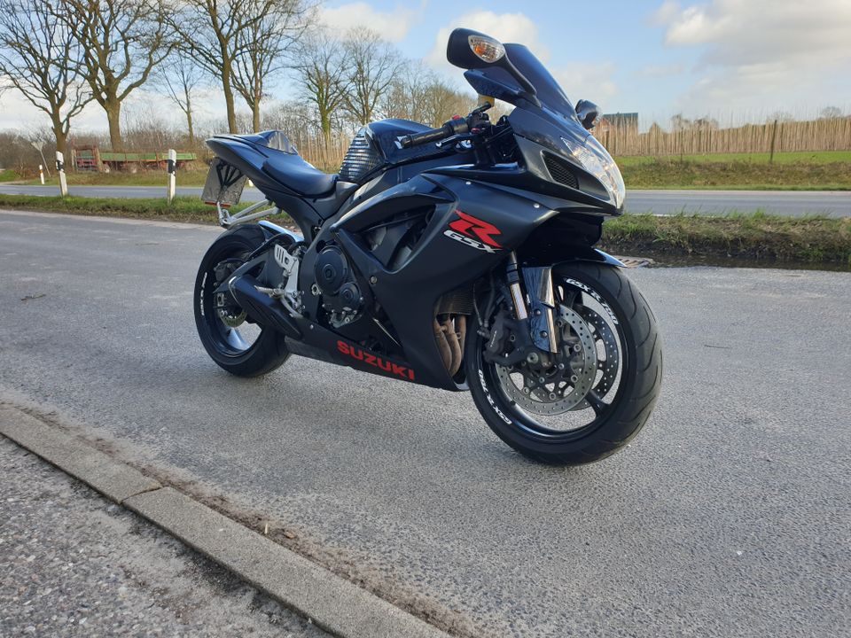 GSX-R750 K7 in Quickborn