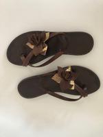 Flats Sandalen Zehentrenner braun Leder, Blume 38 Nordrhein-Westfalen - Meerbusch Vorschau