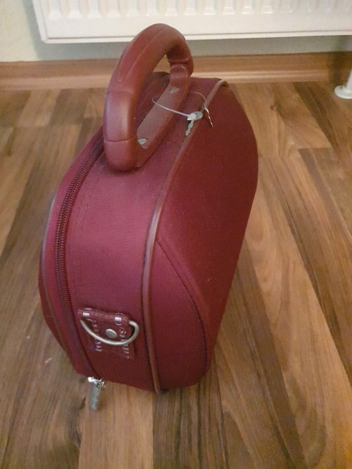 BEUTYCASE REISEKOFFER MINI IN WEINROT NEU 30 CM LANG 30 HOCH in Dresden