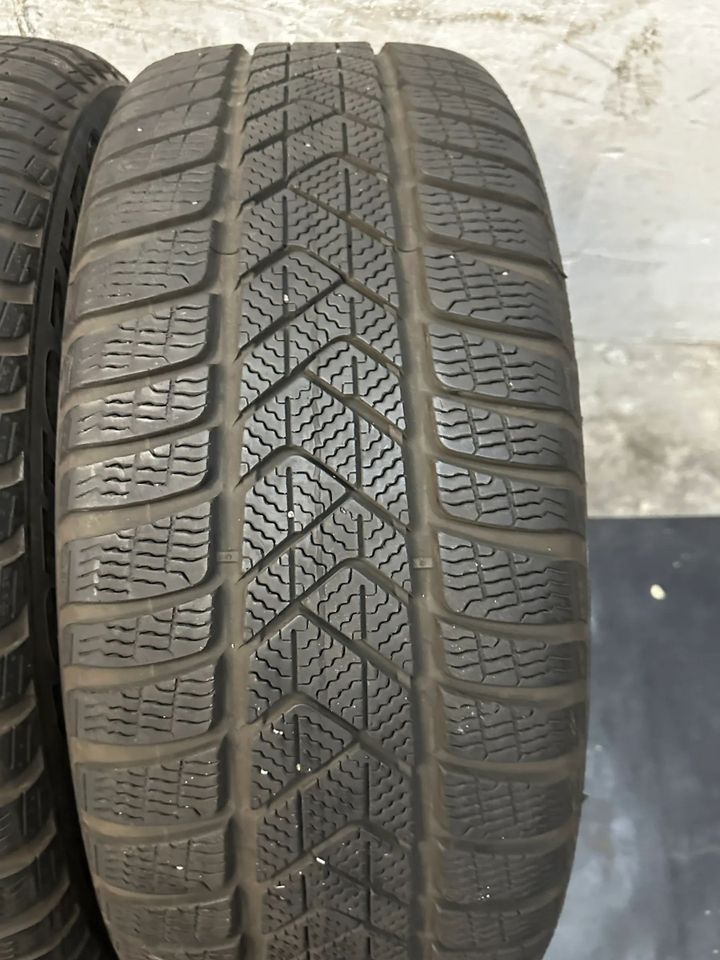 2x Winterreifen Pirelli Sottozero 3 * RSC 225/45 R18 DOT20/6,5 mm in Frankfurt am Main