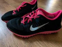 Nike Sportschuhe/Sneakers Größe 40 Hessen - Münchhausen Vorschau