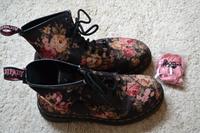 Dr. Martens Boots Gr. 38 UK 5 mit Rosen Doc Martens Schuhe Nordrhein-Westfalen - Herford Vorschau