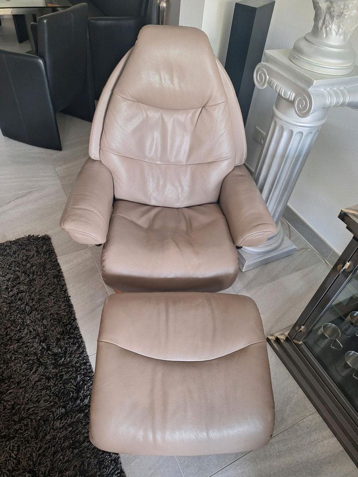 Stressless Sessel Voyager M mit Hocker in Rödermark