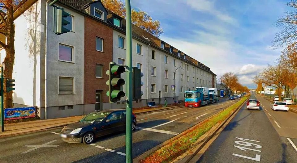 Sehr gut geschnittene Drei- Raum- Wohnung im repräsentativen Stil in Essen