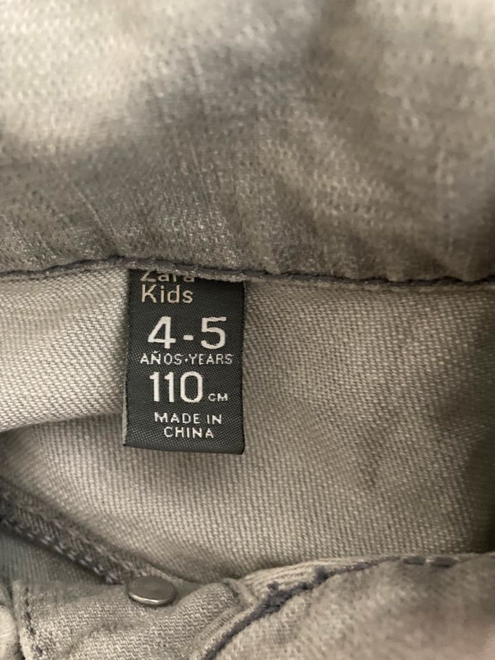 ZARA Jeansjacke 104 110 Blau Grau Jeans in Berlin